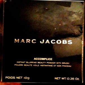 INSTANT BLURRING BEAUTY POWDER  NEW